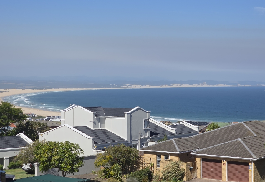 5 Bedroom Property for Sale in Wavecrest Eastern Cape